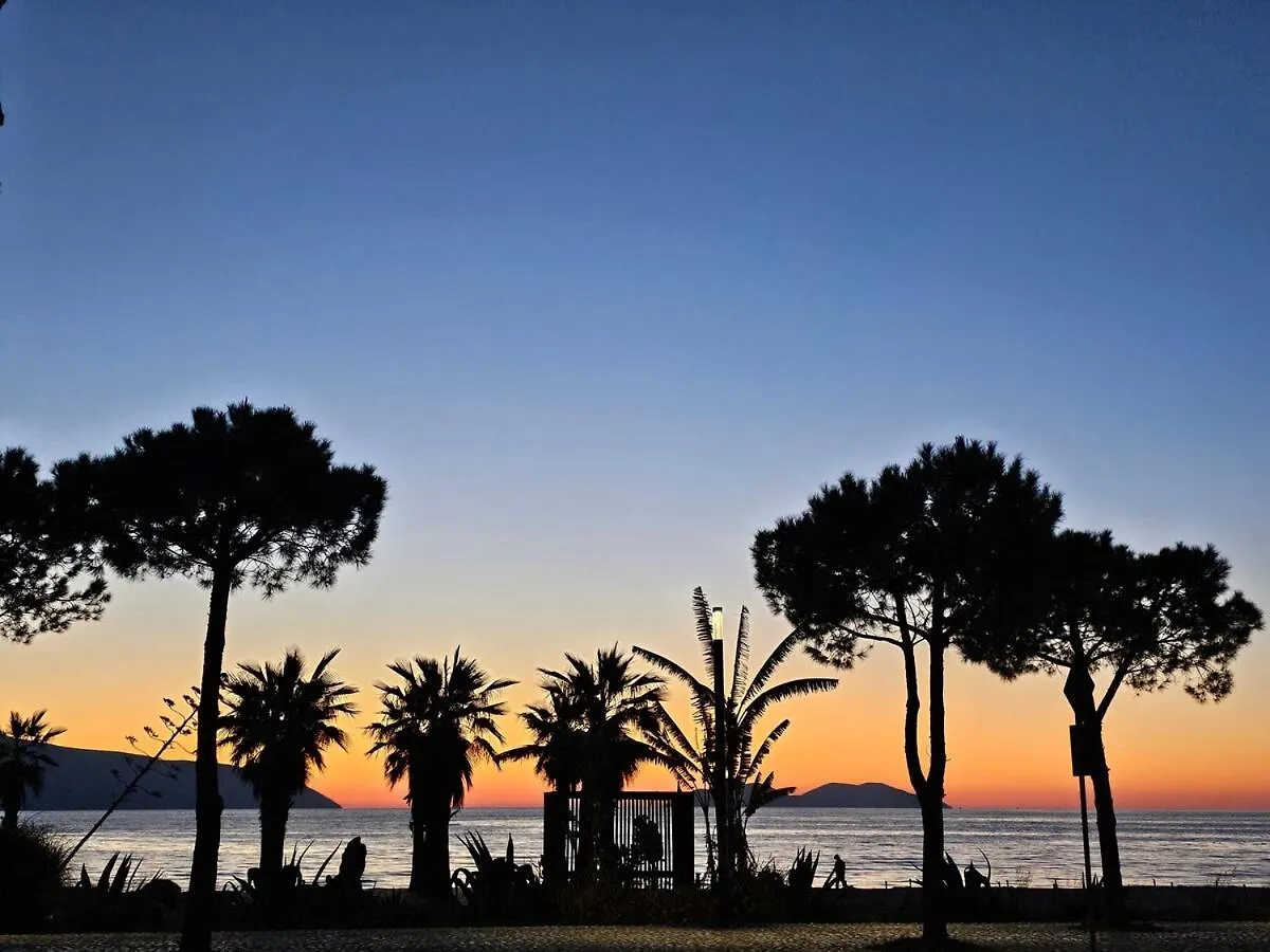 Vlorë Splendid Sea View, Great Location! 아파트 알바니아